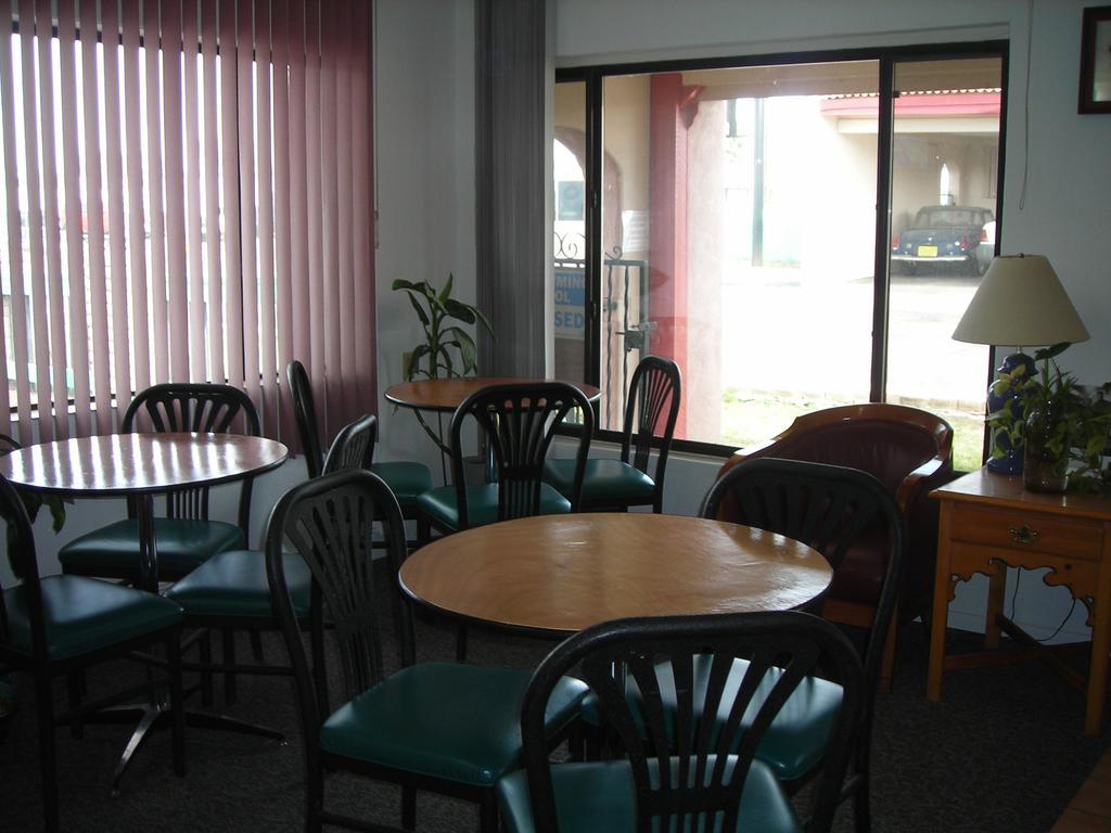 קורטז Cozy Inn מראה חיצוני תמונה